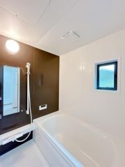 ユニットバスも新品交換済みです。