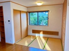 リビング横にタタミコーナーがありますよ♪