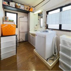 白基調の洗面所はとても清潔感があります。