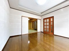 リビングはリフォームして広くなりますよ♪