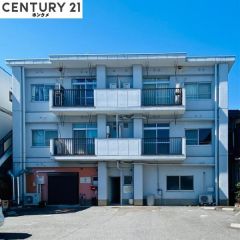 コチラは建物南側から見た外観です。