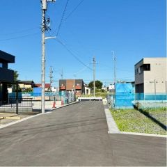 北東前面道路から外観を見るとこんな感じ。