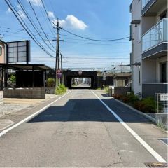 西前面道路は6.2ｍと広いです。