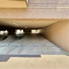 敷地内の駐車場は結構広いですよ♪