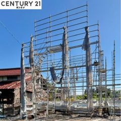 現在は基礎の段階で12月頃完成予定です。
