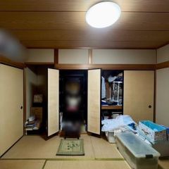 和室には押入れと床の間、仏間があります。