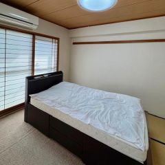 南西向きで陽当たり良好な6帖の和室です。