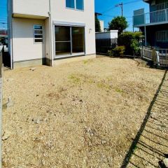 南側に、陽当り良好な広いお庭があります。