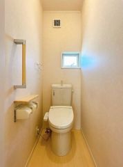 2階のトイレはクリーニング済みです。