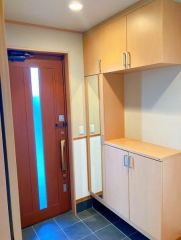 玄関周りはシンプルで暖かみがあります。