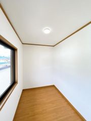 コチラは2階にある書斎になります。