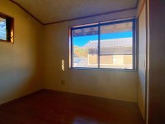 2階北側にある4.5帖の洋室になります。