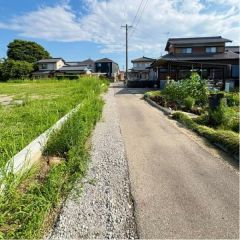 西前面道路から外観を見るとこんな感じ