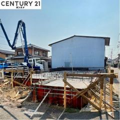 現在は基礎の状態で10月頃完成予定です。