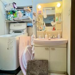 白基調の独立洗面台も使いやすそうですね♪