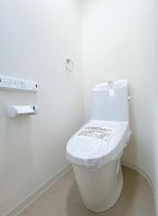 1階のトイレは新品に交換済みです。