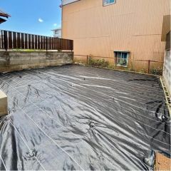 建物南側に陽当たり良好な広いお庭です。