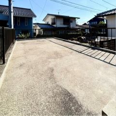 駐車場の屋根部分はこんな感じのスペース。