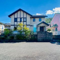 コチラは建物正面から見た外観です。