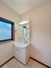 洗面台は新品交換の予定です。