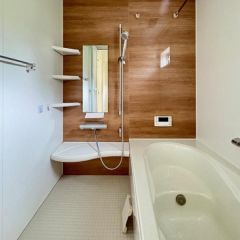 バスは1坪サイズで、室内も明るいですよ♪