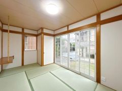 コチラは1階の南側ある和室になります。