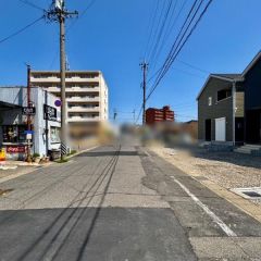 西前面道路から外観を見るとこんな感じ