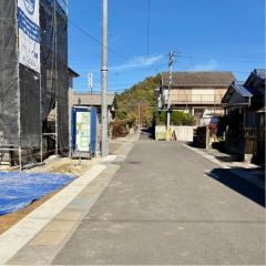 東前面道路から外観を見るとこんな感じ