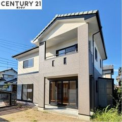 コチラはお庭から見た外観写真です。