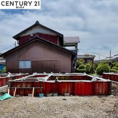 現在基礎の段階で、完成は8月の予定です。