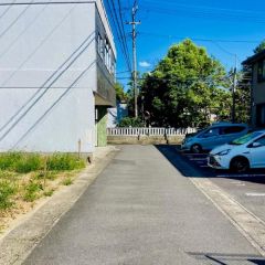 南前面道路から外観を見るとこんな感じ