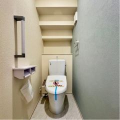 1階の階段下に1箇所トイレがります。