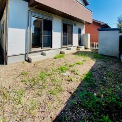 建物南側には広いお庭があります。