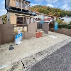 駐車場は2台分のスペースがあります。