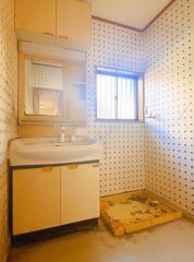 洗面台は新品交換の予定です。