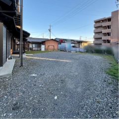 駐車場は4台分以上のスペースがあります。