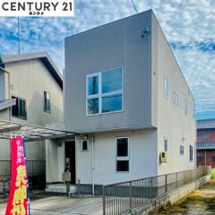 コチラは前面道路からの外観写真です。