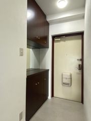 玄関には大型シューズボックス付です。