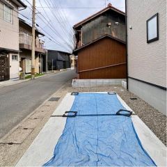 駐車場は3台分のスペースがあります。