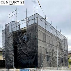 上棟しました。完成は9月頃の予定です。