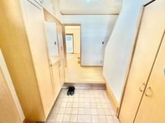 玄関にシューズボックスと土間収納付です。