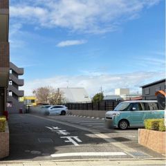 コチラは敷地内の平面駐車場になります。