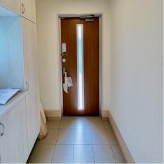 玄関周りはシンプルで暖かみがあります。