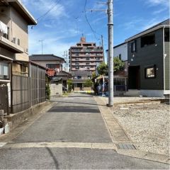 西前面道路から外観を見るとこんな感じ