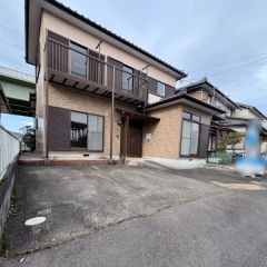 駐車場は2台分のスペースがあります。