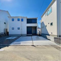 駐車場は2台分のスペースがあります。