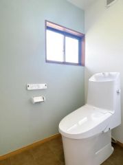 トイレは新品交換済みで気持ちいいですね♪