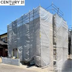 上棟しました。完成は8月頃の予定です。