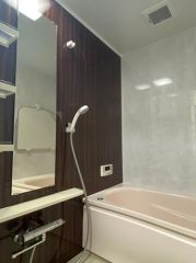 バスは追い炊き機能付でとても便利です。