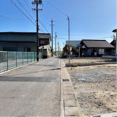 東前面道路から外観を見るとこんな感じ